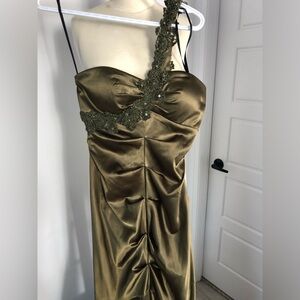 Beautiful Size 8 green dress for prom or wedding.